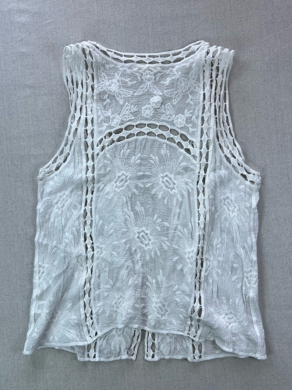 Women’s White Lace Delicate Feminine Whimsical Crochet Vest - M